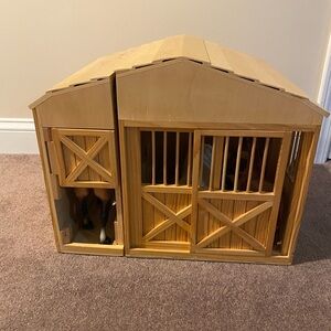 Breyer Wooden Horse Stable - Tan